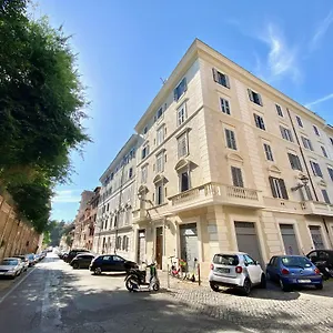 Apartment Vacanze Romane Colosseum, Rome